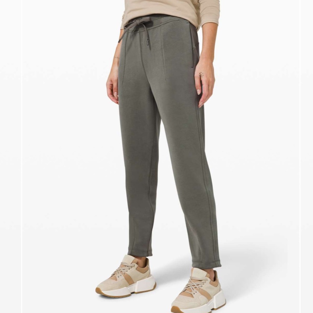 Lululemon Soft Ambitions High-Rise Jogger Size 6